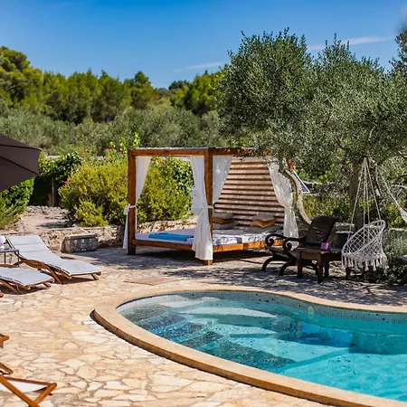 Oxa Dreamland Villa